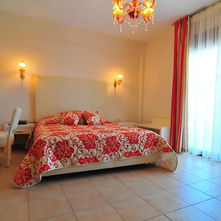 Ξενοδοχείο με διαμερίσματα Corali 3*