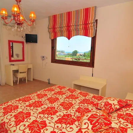 Ξενοδοχείο με διαμερίσματα Corali 3*